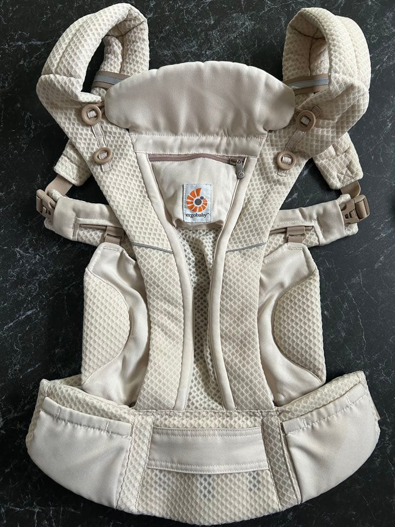 【美品】エルゴ　オムニブリーズergobabyナチュラルベージュ 抱っこ紐