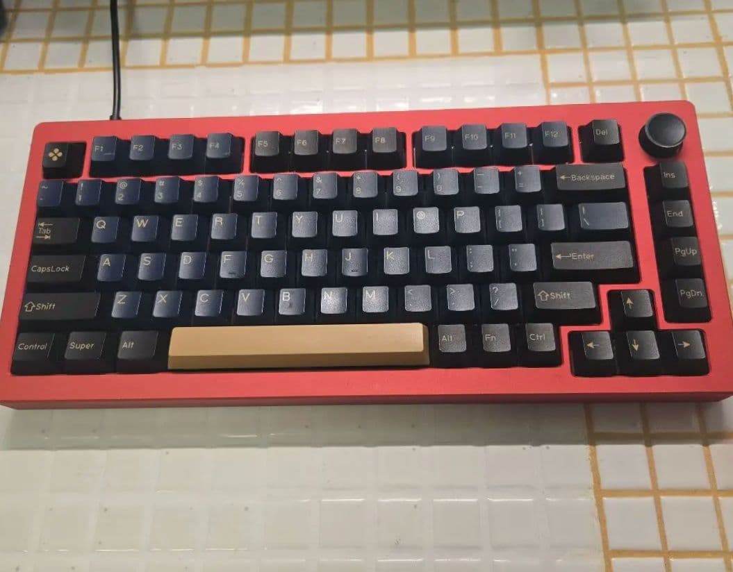 キーボード　アルミフレーム　７５％　有線