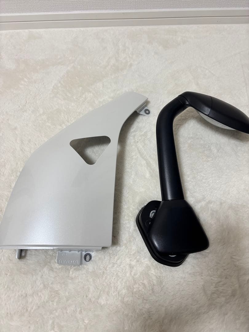 納車即外し　ハイエース　純正ガッツミラー・コーナーパネル　カラー070