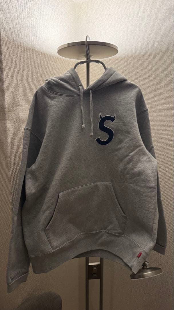 Supreme Sロゴ　ツノ　パーカー