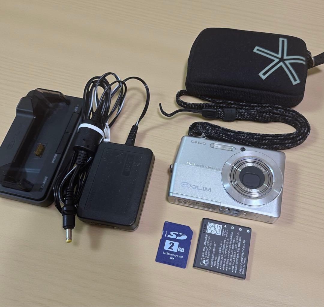【美品】CASIO デジタルカメラ EXILIM EX-Z600 シルバー