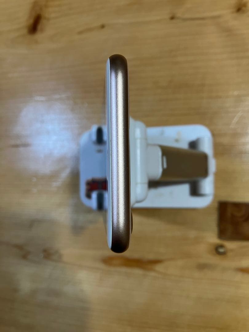 iPhone8 ゴールド　64GB SIMフリー 本体 充電器付き