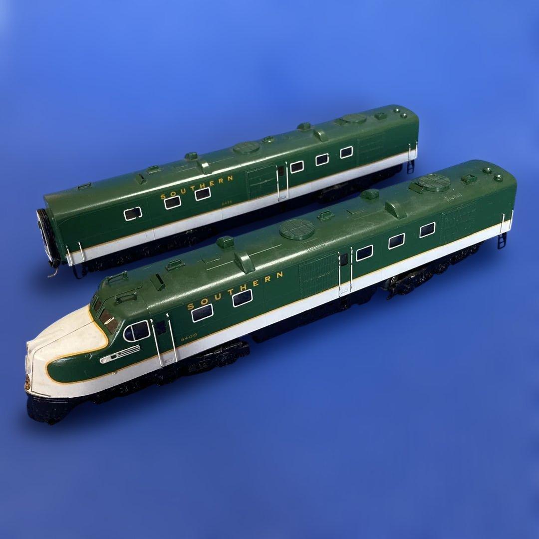 アメリカ型金属製HOゲージ機関車 2両セット