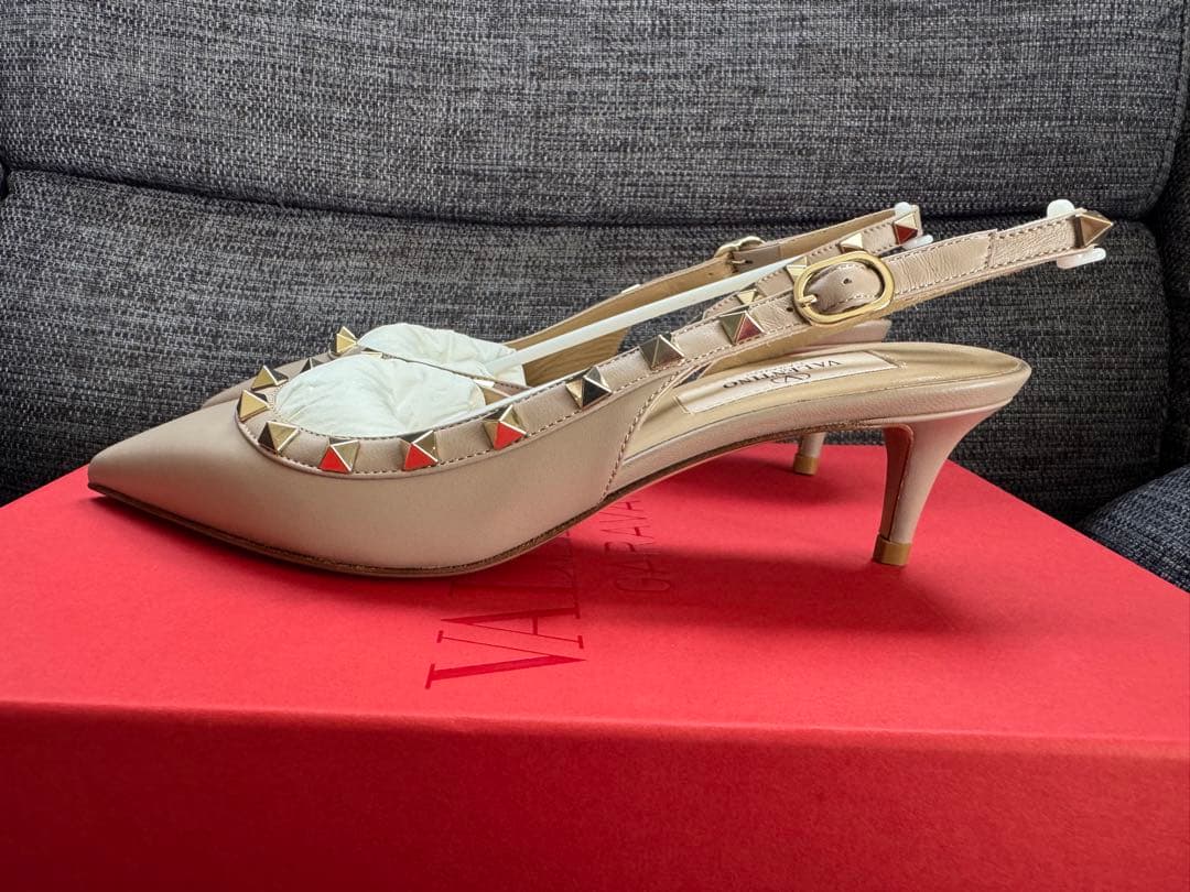 【新品未使用】　VALENTINO ロックスタッズ パンプス