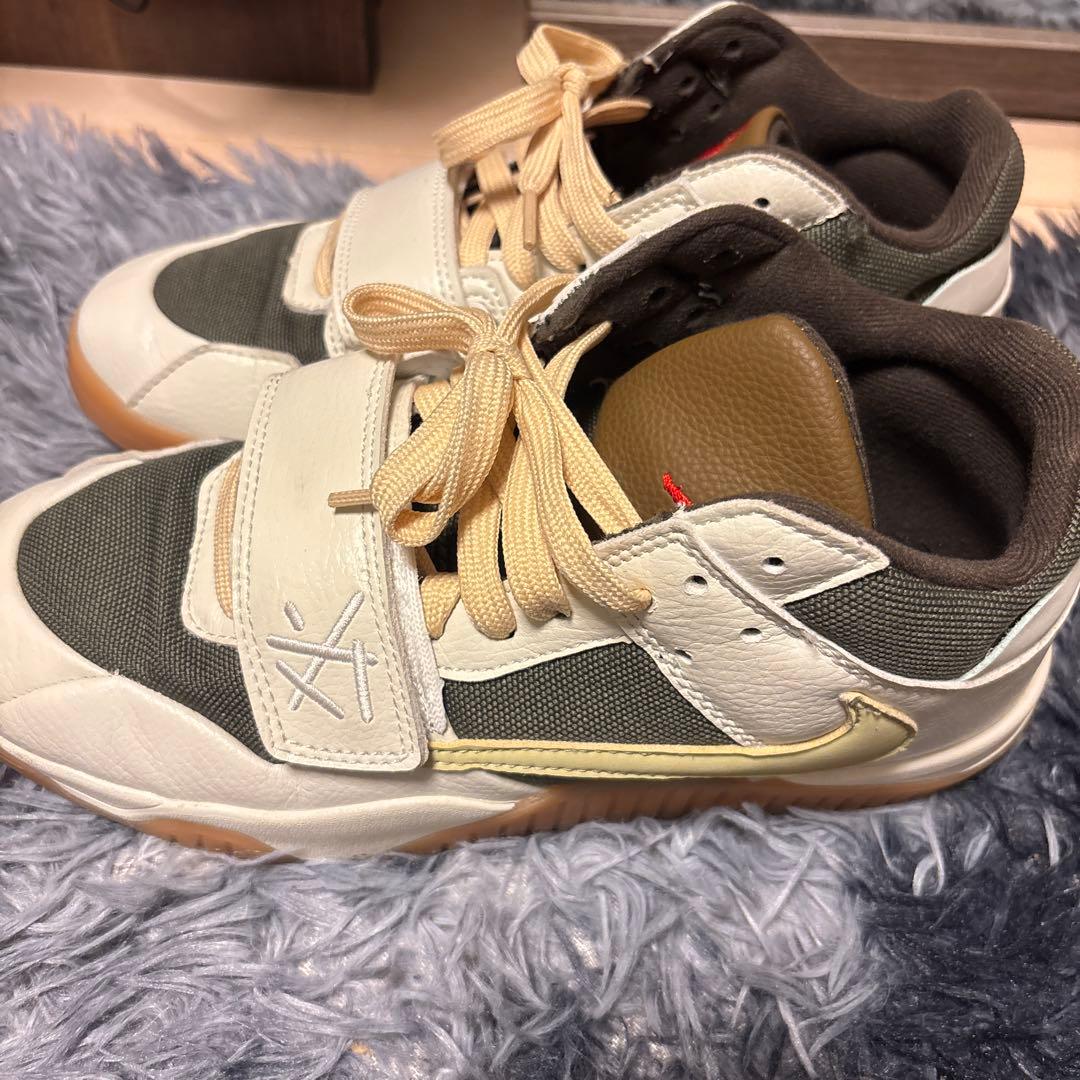 Nikeトラビススコット