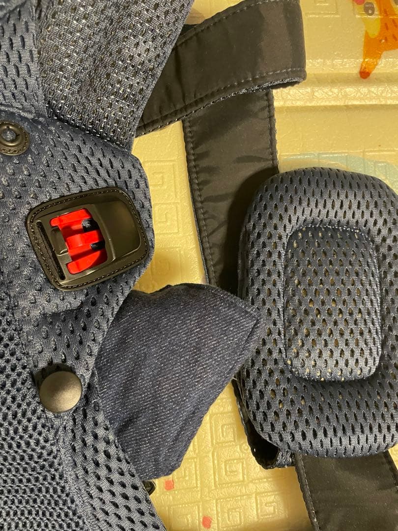 ベビービョルン　ハーモニー　ネイビー　よだれカバー付き　箱有り、説明書付き