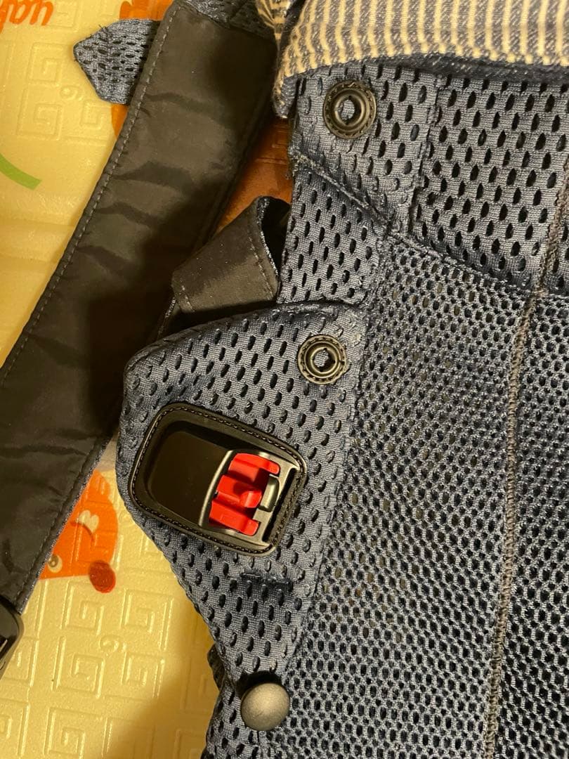 ベビービョルン　ハーモニー　ネイビー　よだれカバー付き　箱有り、説明書付き