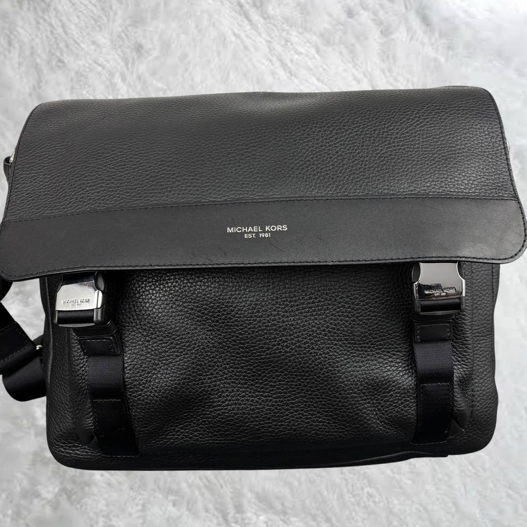 美品✨マイケルコース　レザー メッセンジャーバッグ ブラック シボ　シルバー金具