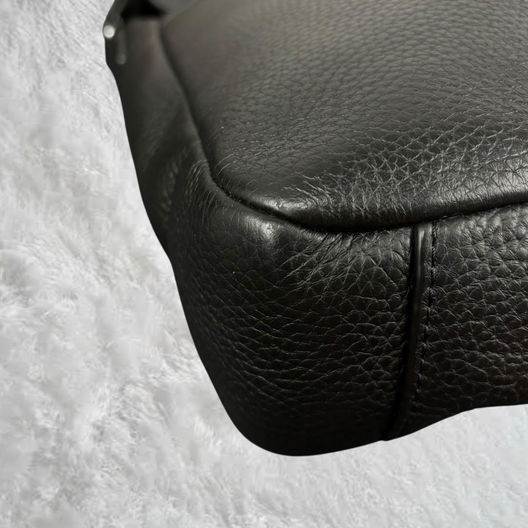 美品✨マイケルコース　レザー メッセンジャーバッグ ブラック シボ　シルバー金具