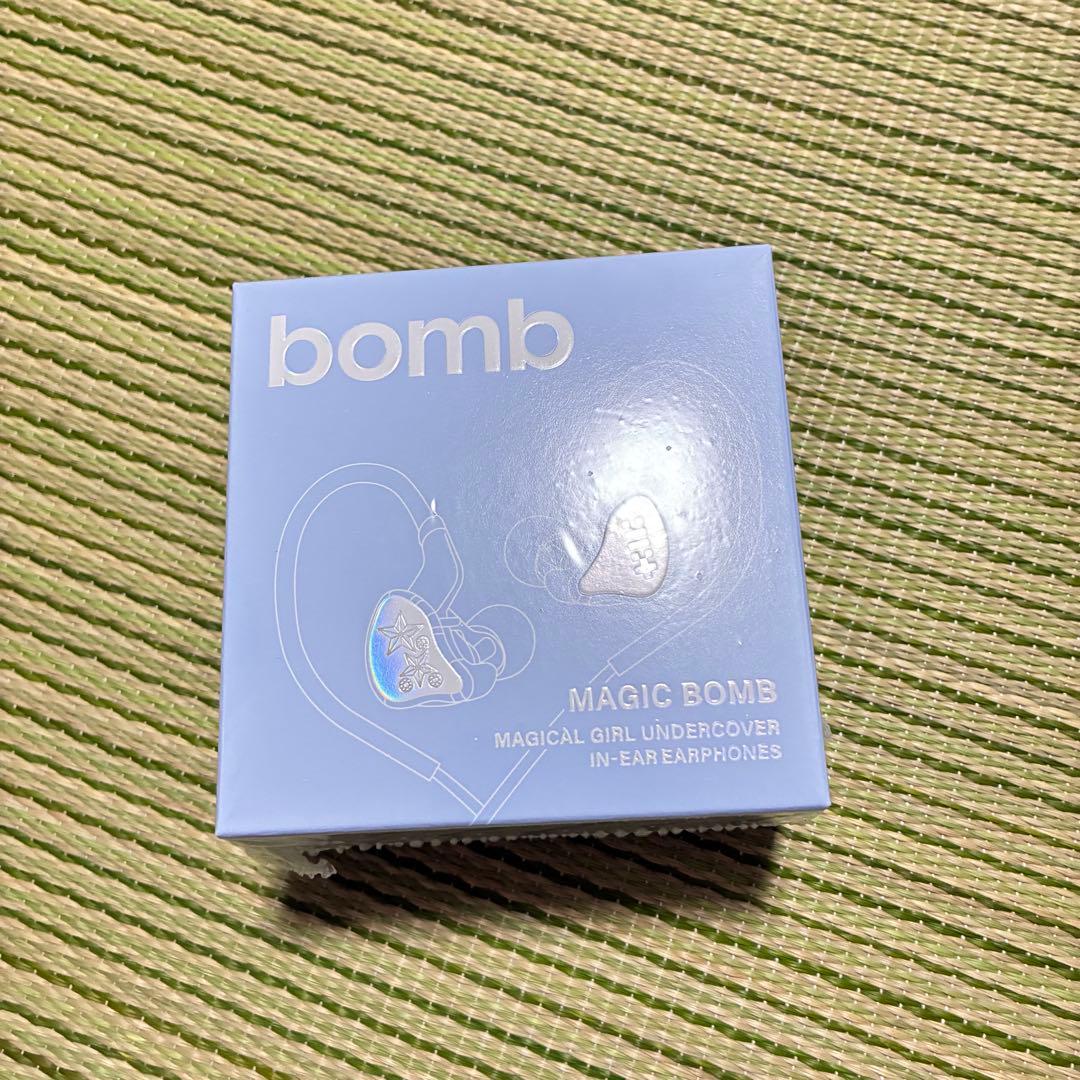 新品未開封　ILLIT イヤモニ風イヤホン　bomb merch