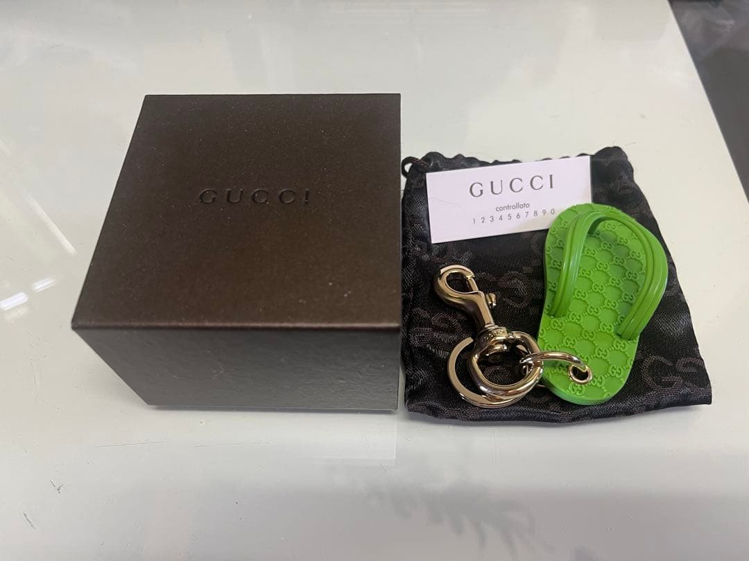 GUCCI グッチ GGロゴ トングチャーム ビーチサンダル キー キーリング