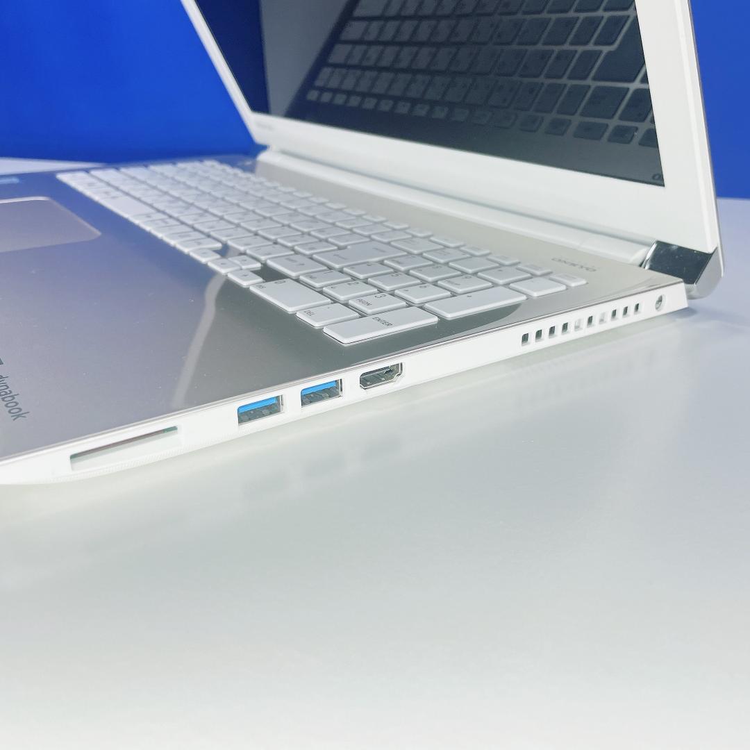 すぐ使える！corei7✨Win11新品SSD✨ゴールド✨東芝ノートPC薄型