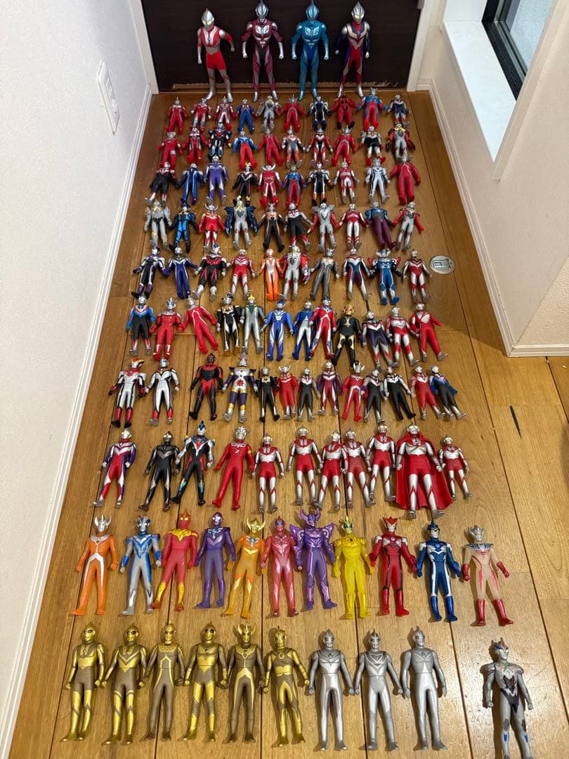 ウルトラマンシリーズ110体、怪獣87体