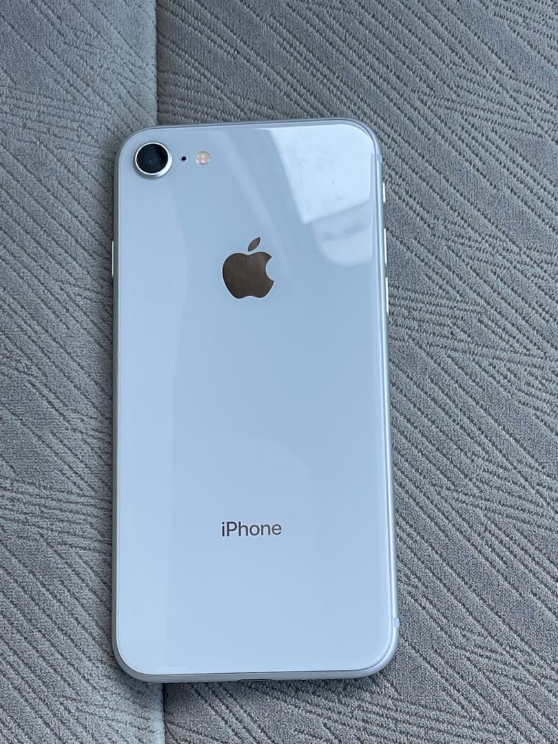 iPhone 8 シルバー 本体 匿名発送バッテリー最大容量86% SIMフリー