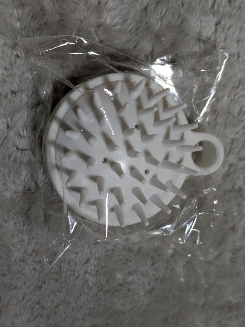 ニューモzスカルプマッサージブラシ ホワイト 本体４本おまけ