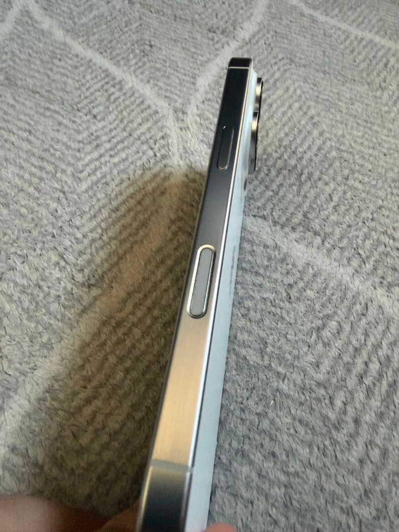 【美品】iPhone 16 Pro 258GB 本体　ホワイトチタニウム