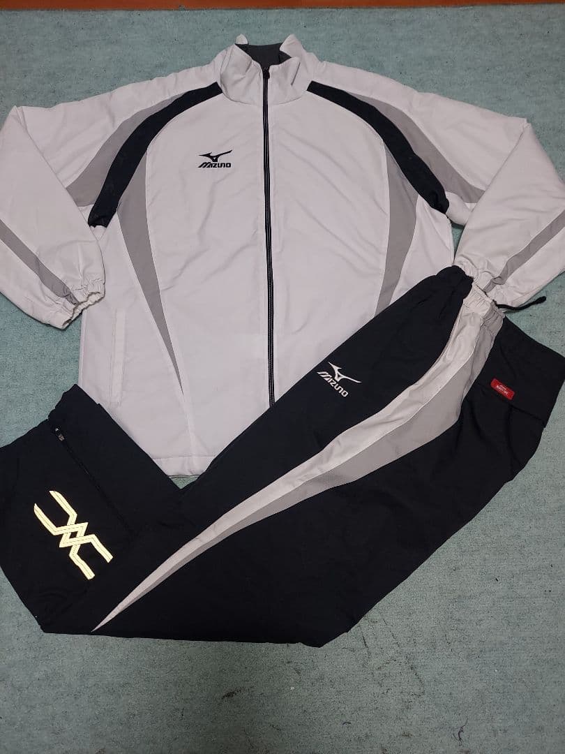 ミズノ　ブレスサーモ　中綿入り　ウィンドブレーカー上下Lサイズ　かなり美品