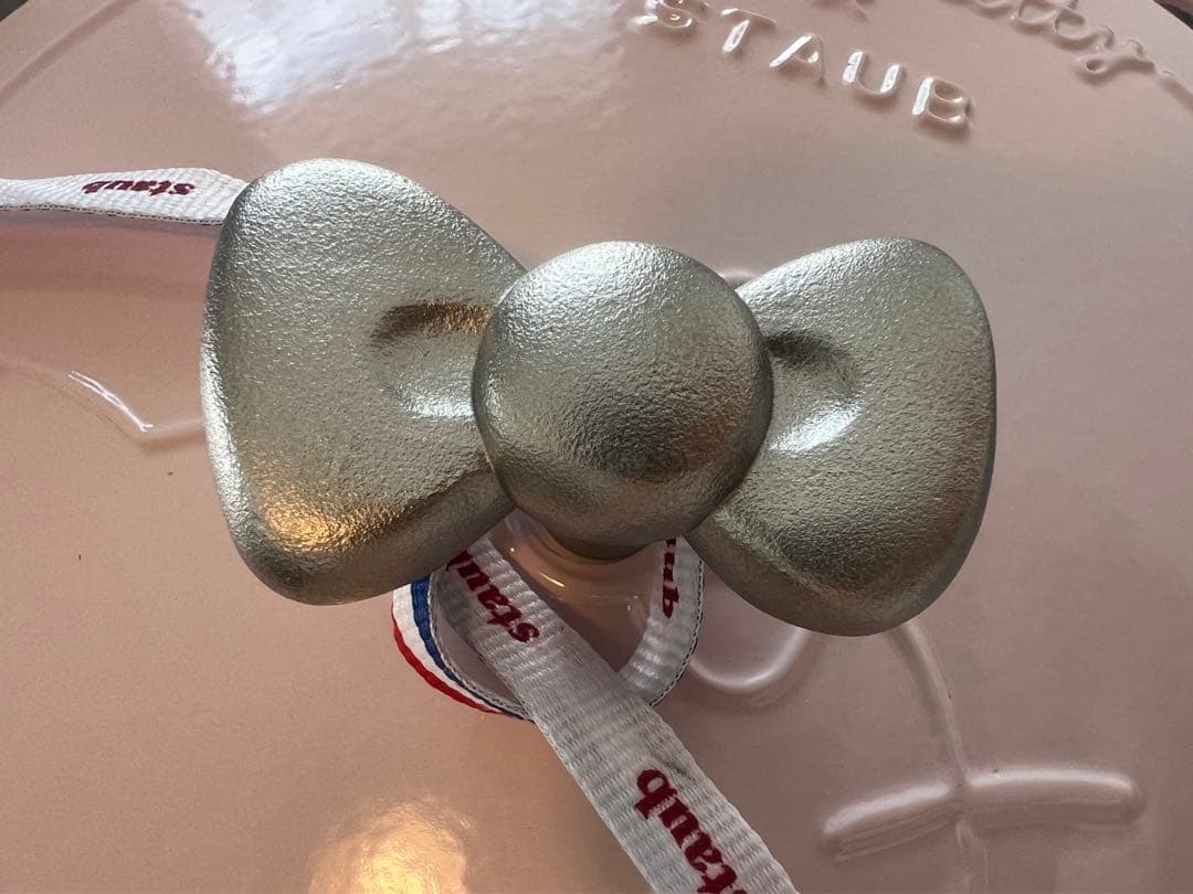 日本未発売　海外限定　ストウブ　ハローキティノブ　鍋・フライパン・スキレット