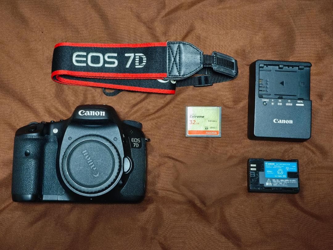 美品 キヤノン EOS 7D 本体、充電器ほか　ショット数13,189回